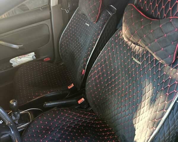 Черный Фольксваген Гольф, объемом двигателя 1.6 л и пробегом 215 тыс. км за 5000 $, фото 1 на Automoto.ua