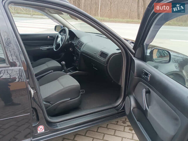 Черный Фольксваген Гольф, объемом двигателя 1.6 л и пробегом 264 тыс. км за 5599 $, фото 47 на Automoto.ua