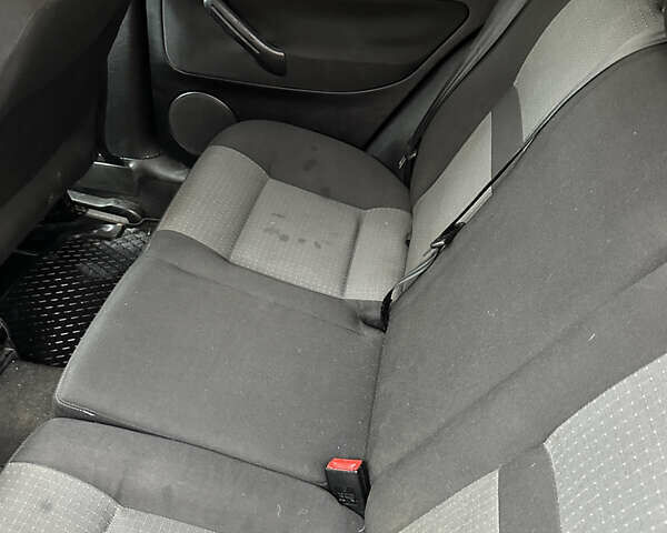 Черный Фольксваген Гольф, объемом двигателя 1.6 л и пробегом 225 тыс. км за 4500 $, фото 14 на Automoto.ua