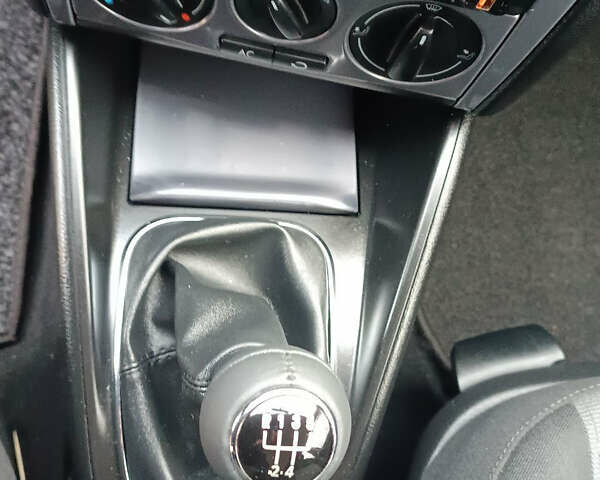 Черный Фольксваген Гольф, объемом двигателя 1.6 л и пробегом 264 тыс. км за 5599 $, фото 34 на Automoto.ua