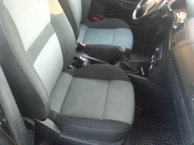 Черный Фольксваген Гольф, объемом двигателя 1.4 л и пробегом 243 тыс. км за 4250 $, фото 7 на Automoto.ua