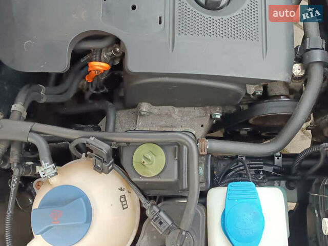 Черный Фольксваген Гольф, объемом двигателя 1.6 л и пробегом 264 тыс. км за 5599 $, фото 73 на Automoto.ua