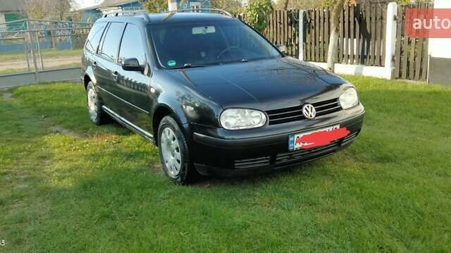 Черный Фольксваген Гольф, объемом двигателя 1.6 л и пробегом 210 тыс. км за 4000 $, фото 7 на Automoto.ua