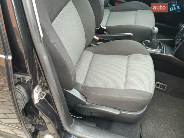 Черный Фольксваген Гольф, объемом двигателя 1.6 л и пробегом 264 тыс. км за 5599 $, фото 51 на Automoto.ua