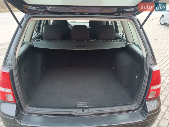 Черный Фольксваген Гольф, объемом двигателя 1.6 л и пробегом 264 тыс. км за 5599 $, фото 61 на Automoto.ua