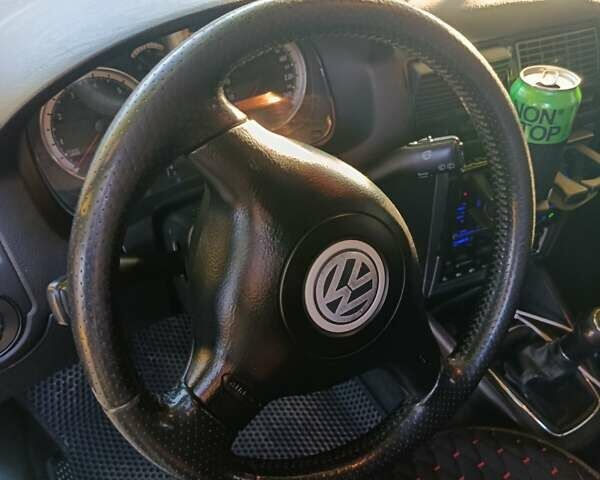 Черный Фольксваген Гольф, объемом двигателя 1.6 л и пробегом 215 тыс. км за 5000 $, фото 2 на Automoto.ua