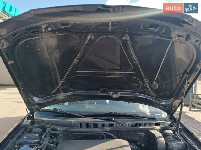 Черный Фольксваген Гольф, объемом двигателя 1.6 л и пробегом 264 тыс. км за 5650 $, фото 52 на Automoto.ua