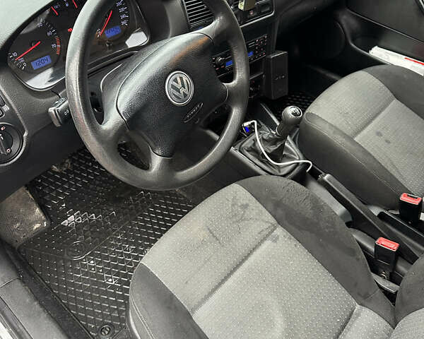 Черный Фольксваген Гольф, объемом двигателя 1.6 л и пробегом 225 тыс. км за 4500 $, фото 8 на Automoto.ua