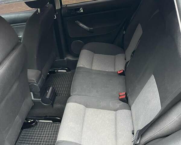 Черный Фольксваген Гольф, объемом двигателя 1.6 л и пробегом 270 тыс. км за 3900 $, фото 8 на Automoto.ua