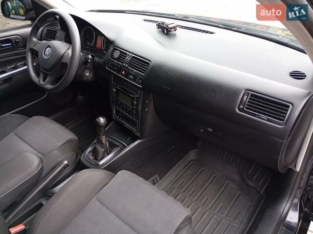Черный Фольксваген Гольф, объемом двигателя 1.9 л и пробегом 314 тыс. км за 4850 $, фото 15 на Automoto.ua