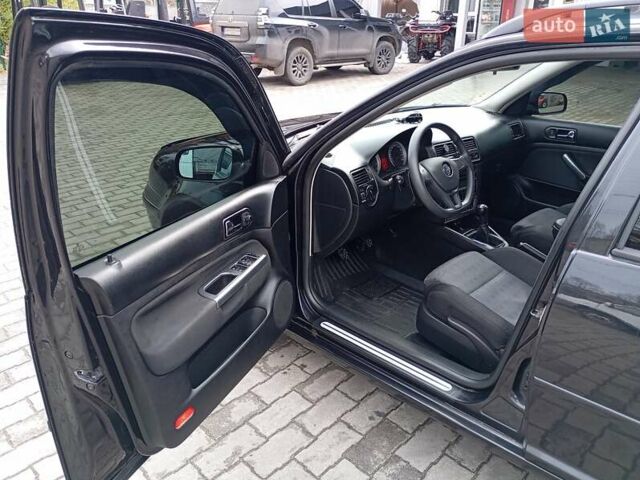 Черный Фольксваген Гольф, объемом двигателя 1.9 л и пробегом 314 тыс. км за 4850 $, фото 6 на Automoto.ua