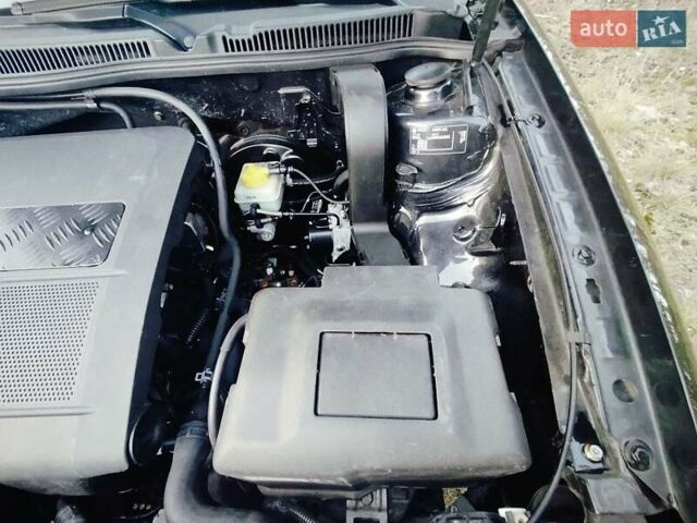 Черный Фольксваген Гольф, объемом двигателя 1.6 л и пробегом 240 тыс. км за 4999 $, фото 12 на Automoto.ua