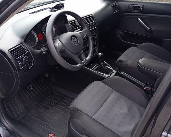 Черный Фольксваген Гольф, объемом двигателя 1.9 л и пробегом 314 тыс. км за 4850 $, фото 7 на Automoto.ua