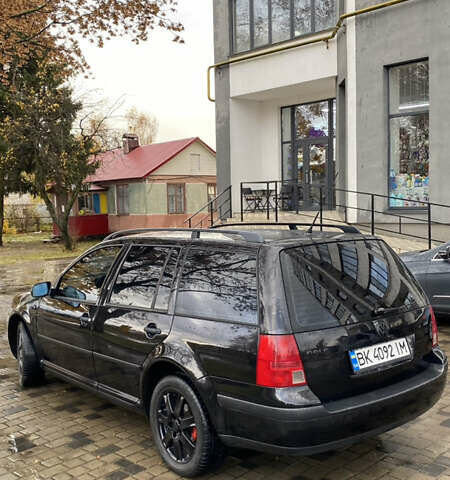 Чорний Фольксваген Гольф, об'ємом двигуна 1.6 л та пробігом 215 тис. км за 4700 $, фото 3 на Automoto.ua