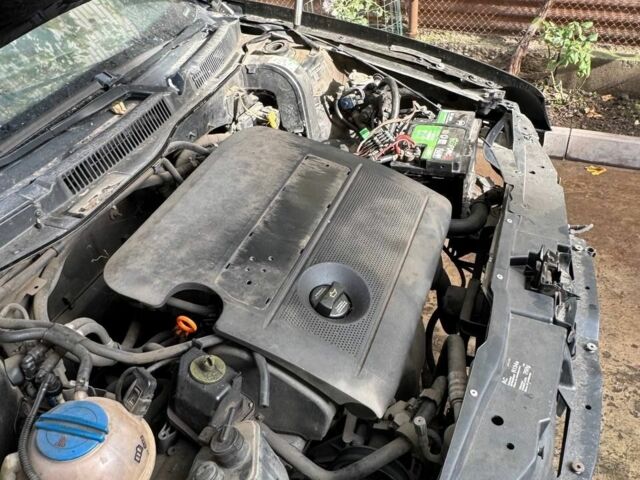 Черный Фольксваген Гольф, объемом двигателя 1.6 л и пробегом 400 тыс. км за 1200 $, фото 5 на Automoto.ua