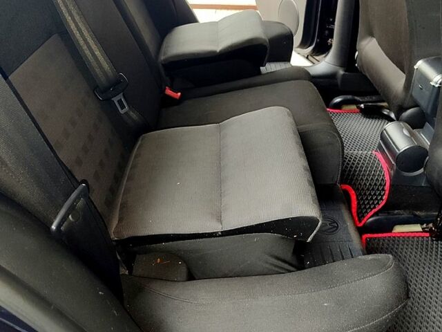 Черный Фольксваген Гольф, объемом двигателя 1.6 л и пробегом 255 тыс. км за 5000 $, фото 4 на Automoto.ua