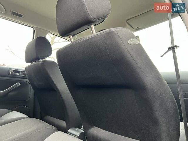 Черный Фольксваген Гольф, объемом двигателя 1.6 л и пробегом 250 тыс. км за 4350 $, фото 62 на Automoto.ua