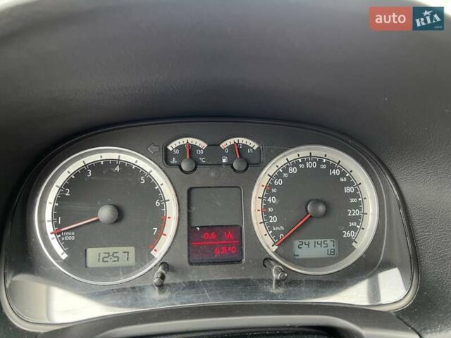 Черный Фольксваген Гольф, объемом двигателя 1.6 л и пробегом 250 тыс. км за 4350 $, фото 42 на Automoto.ua