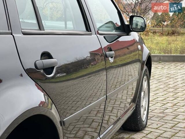 Черный Фольксваген Гольф, объемом двигателя 1.6 л и пробегом 250 тыс. км за 4350 $, фото 32 на Automoto.ua