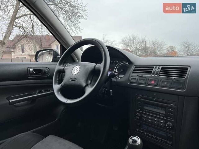 Черный Фольксваген Гольф, объемом двигателя 1.6 л и пробегом 250 тыс. км за 4350 $, фото 43 на Automoto.ua