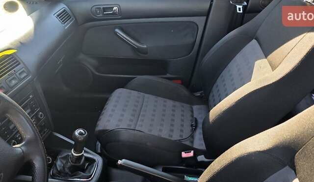 Чорний Фольксваген Гольф, об'ємом двигуна 1.6 л та пробігом 250 тис. км за 3400 $, фото 11 на Automoto.ua