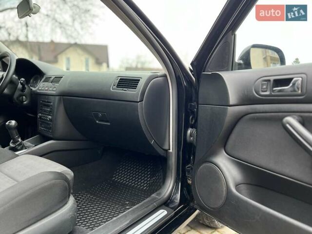 Черный Фольксваген Гольф, объемом двигателя 1.6 л и пробегом 250 тыс. км за 4350 $, фото 45 на Automoto.ua