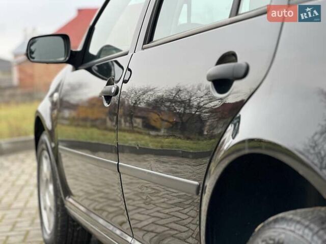 Черный Фольксваген Гольф, объемом двигателя 1.6 л и пробегом 250 тыс. км за 4350 $, фото 31 на Automoto.ua