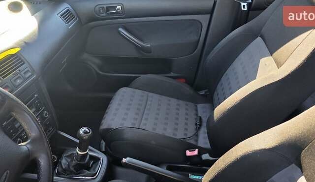 Чорний Фольксваген Гольф, об'ємом двигуна 1.6 л та пробігом 250 тис. км за 3400 $, фото 12 на Automoto.ua