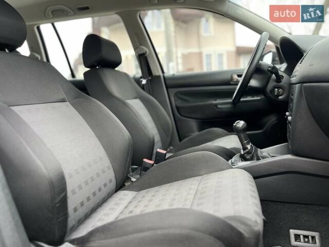 Черный Фольксваген Гольф, объемом двигателя 1.6 л и пробегом 250 тыс. км за 4350 $, фото 55 на Automoto.ua