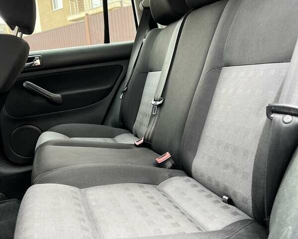 Черный Фольксваген Гольф, объемом двигателя 1.6 л и пробегом 250 тыс. км за 4350 $, фото 59 на Automoto.ua