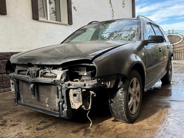 Черный Фольксваген Гольф, объемом двигателя 1.6 л и пробегом 400 тыс. км за 1200 $, фото 2 на Automoto.ua