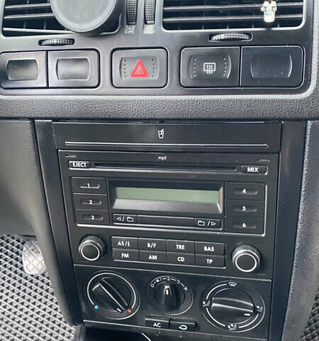 Чорний Фольксваген Гольф, об'ємом двигуна 1.6 л та пробігом 215 тис. км за 4700 $, фото 21 на Automoto.ua