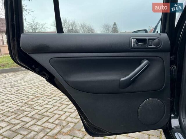 Черный Фольксваген Гольф, объемом двигателя 1.6 л и пробегом 250 тыс. км за 4350 $, фото 60 на Automoto.ua