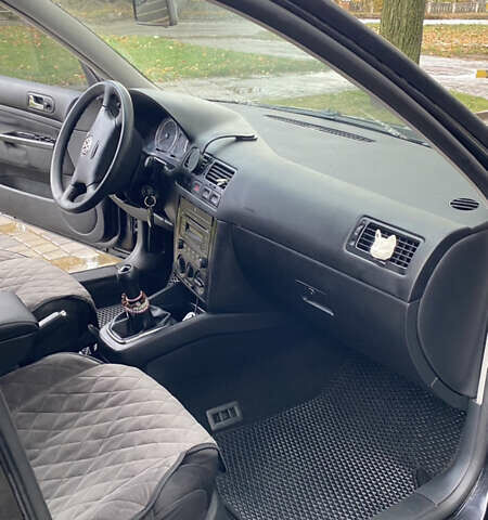 Чорний Фольксваген Гольф, об'ємом двигуна 1.6 л та пробігом 215 тис. км за 4700 $, фото 19 на Automoto.ua