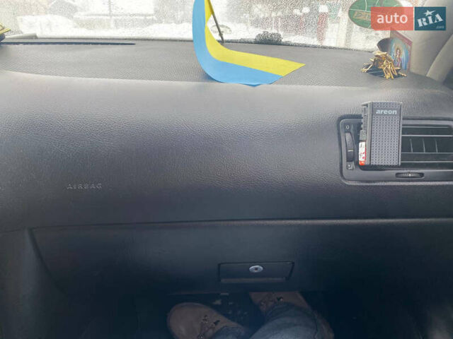 Чорний Фольксваген Гольф, об'ємом двигуна 1.39 л та пробігом 252 тис. км за 4500 $, фото 13 на Automoto.ua