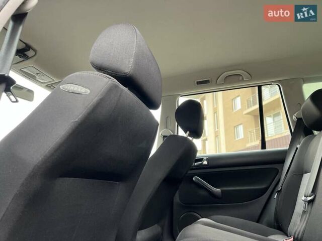 Черный Фольксваген Гольф, объемом двигателя 1.6 л и пробегом 250 тыс. км за 4350 $, фото 56 на Automoto.ua