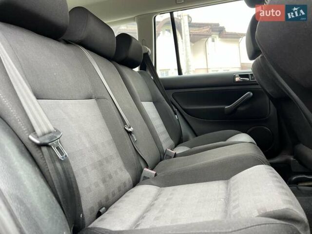 Черный Фольксваген Гольф, объемом двигателя 1.6 л и пробегом 250 тыс. км за 4350 $, фото 61 на Automoto.ua