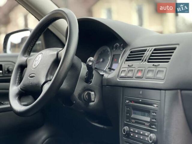 Черный Фольксваген Гольф, объемом двигателя 1.6 л и пробегом 250 тыс. км за 4350 $, фото 47 на Automoto.ua