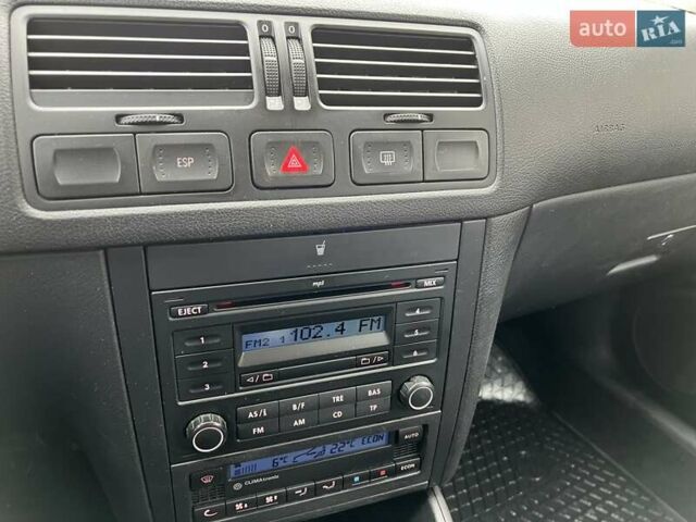 Черный Фольксваген Гольф, объемом двигателя 1.6 л и пробегом 250 тыс. км за 4350 $, фото 41 на Automoto.ua