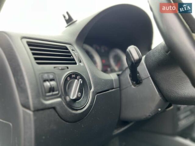 Черный Фольксваген Гольф, объемом двигателя 1.6 л и пробегом 250 тыс. км за 4350 $, фото 52 на Automoto.ua