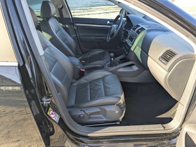 Черный Фольксваген Гольф, объемом двигателя 2 л и пробегом 251 тыс. км за 2999 $, фото 20 на Automoto.ua