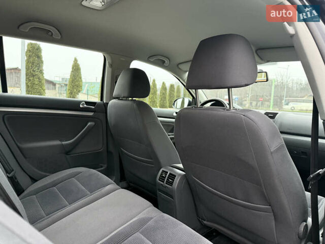 Черный Фольксваген Гольф, объемом двигателя 1.6 л и пробегом 219 тыс. км за 6499 $, фото 40 на Automoto.ua