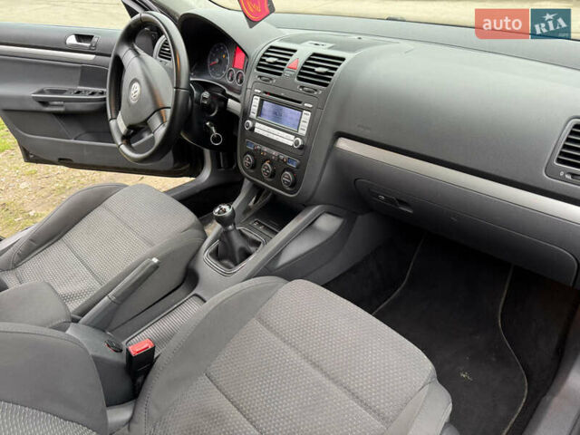 Чорний Фольксваген Гольф, об'ємом двигуна 1.39 л та пробігом 191 тис. км за 5999 $, фото 7 на Automoto.ua