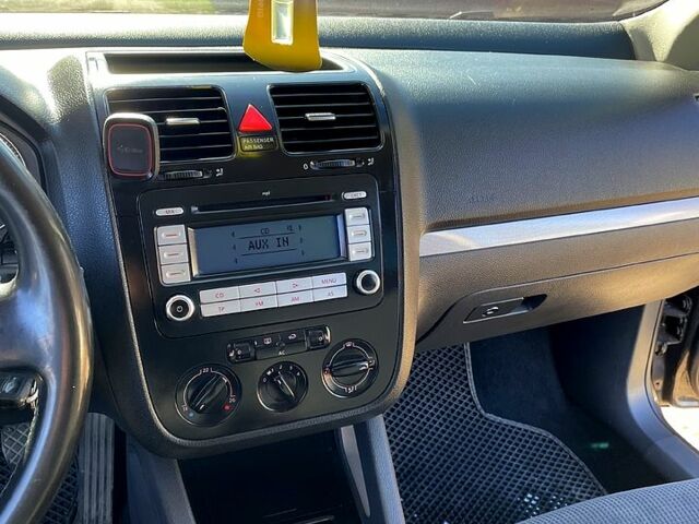 Черный Фольксваген Гольф, объемом двигателя 1.4 л и пробегом 0 тыс. км за 5400 $, фото 6 на Automoto.ua