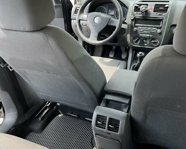 Черный Фольксваген Гольф, объемом двигателя 1.6 л и пробегом 226 тыс. км за 6700 $, фото 11 на Automoto.ua