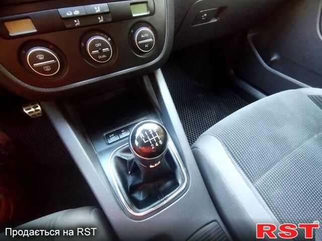 Черный Фольксваген Гольф, объемом двигателя 1.4 л и пробегом 265 тыс. км за 4800 $, фото 7 на Automoto.ua