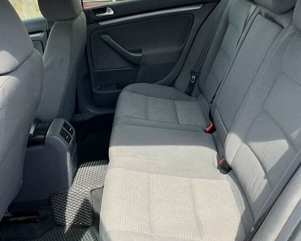 Черный Фольксваген Гольф, объемом двигателя 1.6 л и пробегом 226 тыс. км за 6700 $, фото 16 на Automoto.ua