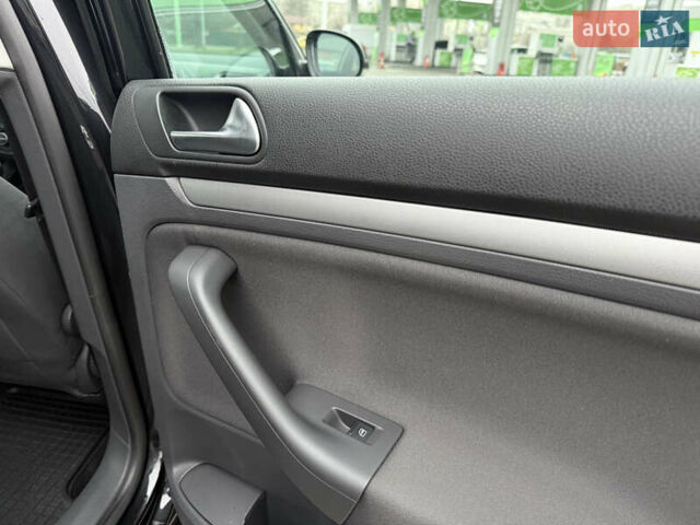 Черный Фольксваген Гольф, объемом двигателя 1.6 л и пробегом 219 тыс. км за 6499 $, фото 43 на Automoto.ua