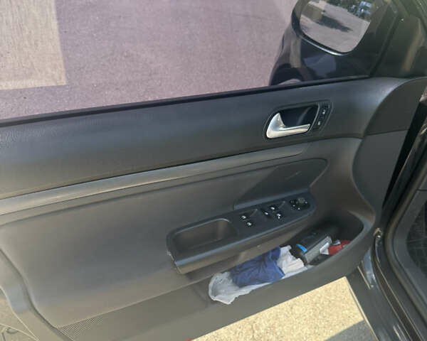 Черный Фольксваген Гольф, объемом двигателя 1.9 л и пробегом 234 тыс. км за 6100 $, фото 16 на Automoto.ua