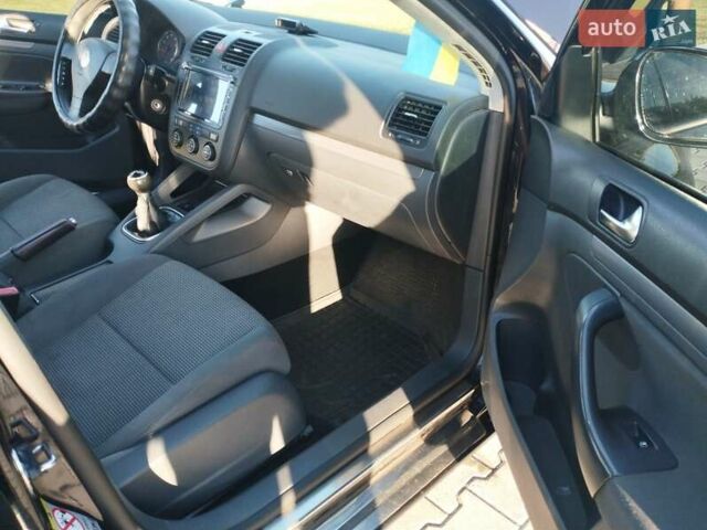 Черный Фольксваген Гольф, объемом двигателя 1.6 л и пробегом 239 тыс. км за 6300 $, фото 16 на Automoto.ua